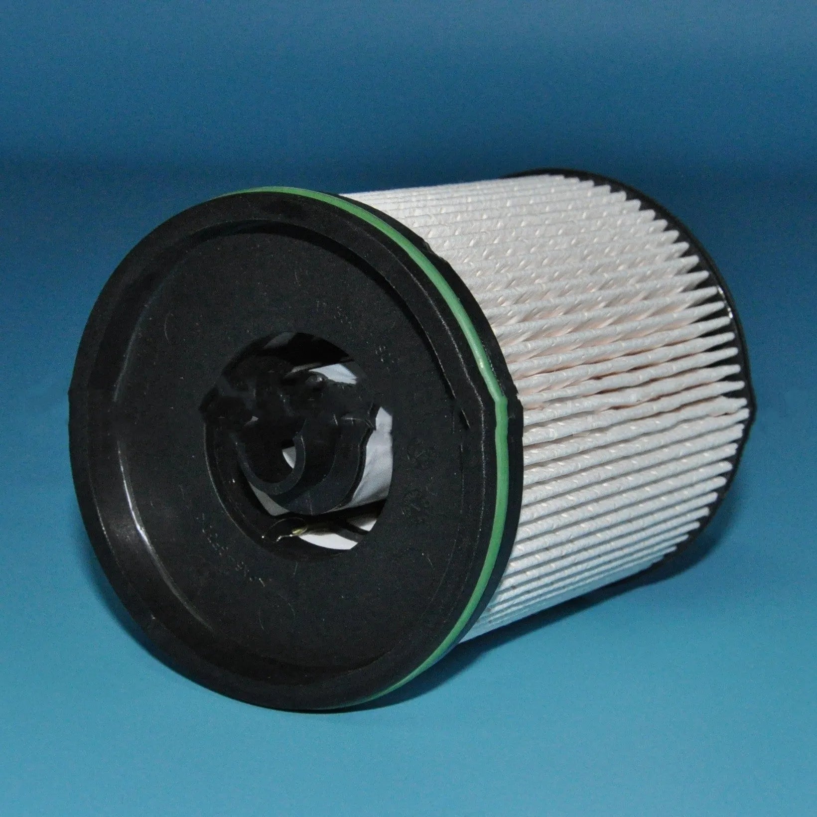 Vauxhall Opel Astra diesel fuel filter element with gasket, showing part numbers and dimensions.