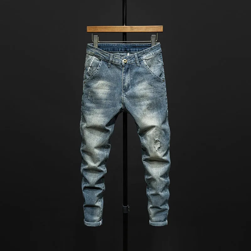Men's slim-fit skinny jeans in dark blue denim on a neutral background.