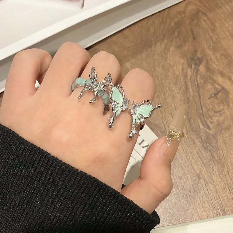 Creative Chinese butterfly design copper ring for women with dripping oil finish.