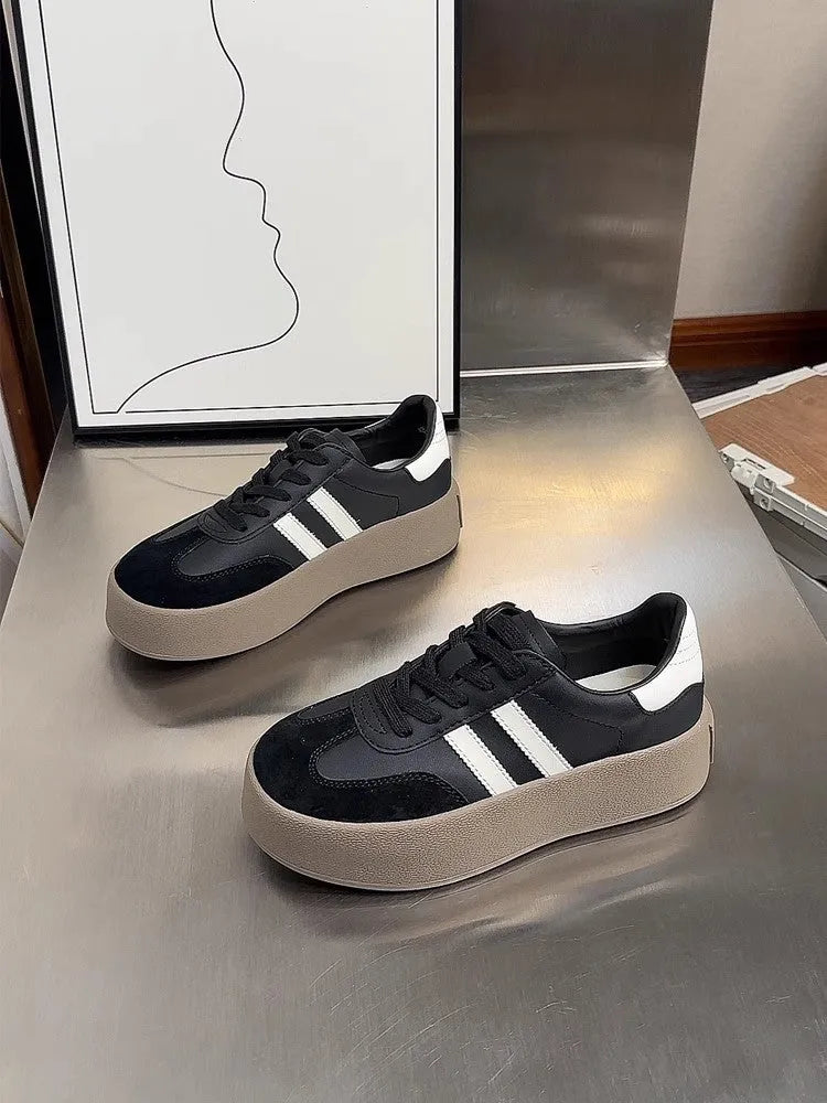Women's vintage distressed leather casual sneakers with round toe and lace-up closure