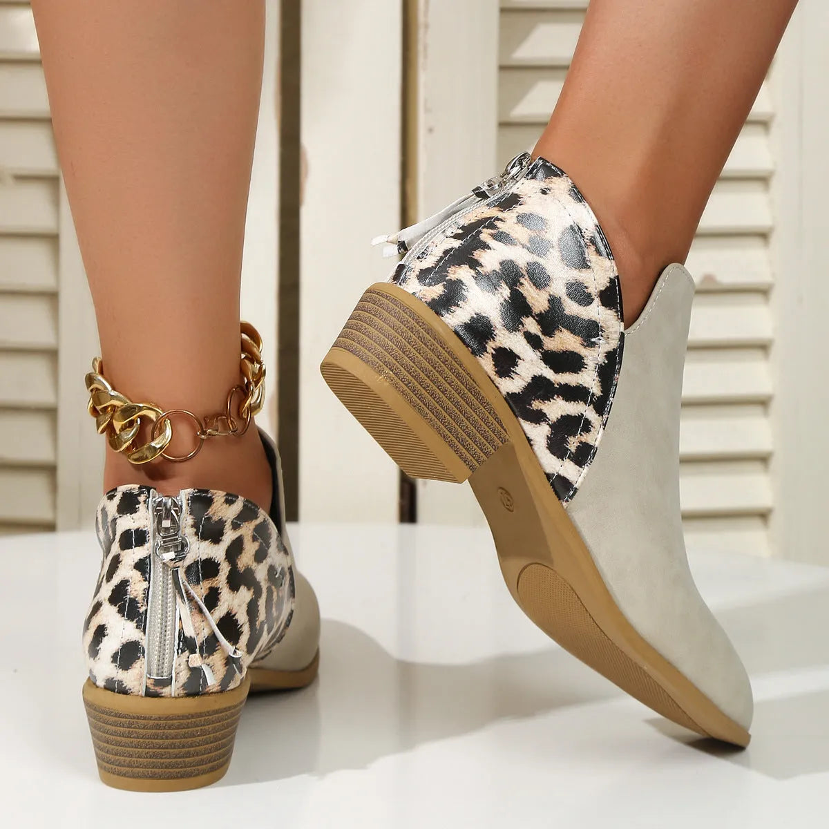 Women's leopard print pointed toe chunky heel boots in brown suede with back zipper