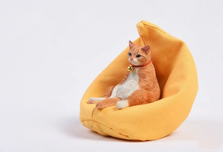 Lazy cat resin car ornament on sofa, approximately 75mm high dashboard decoration