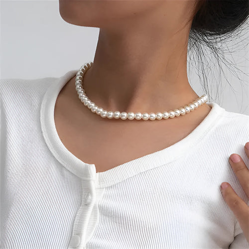 White round alloy pendant necklace for women on a plain background