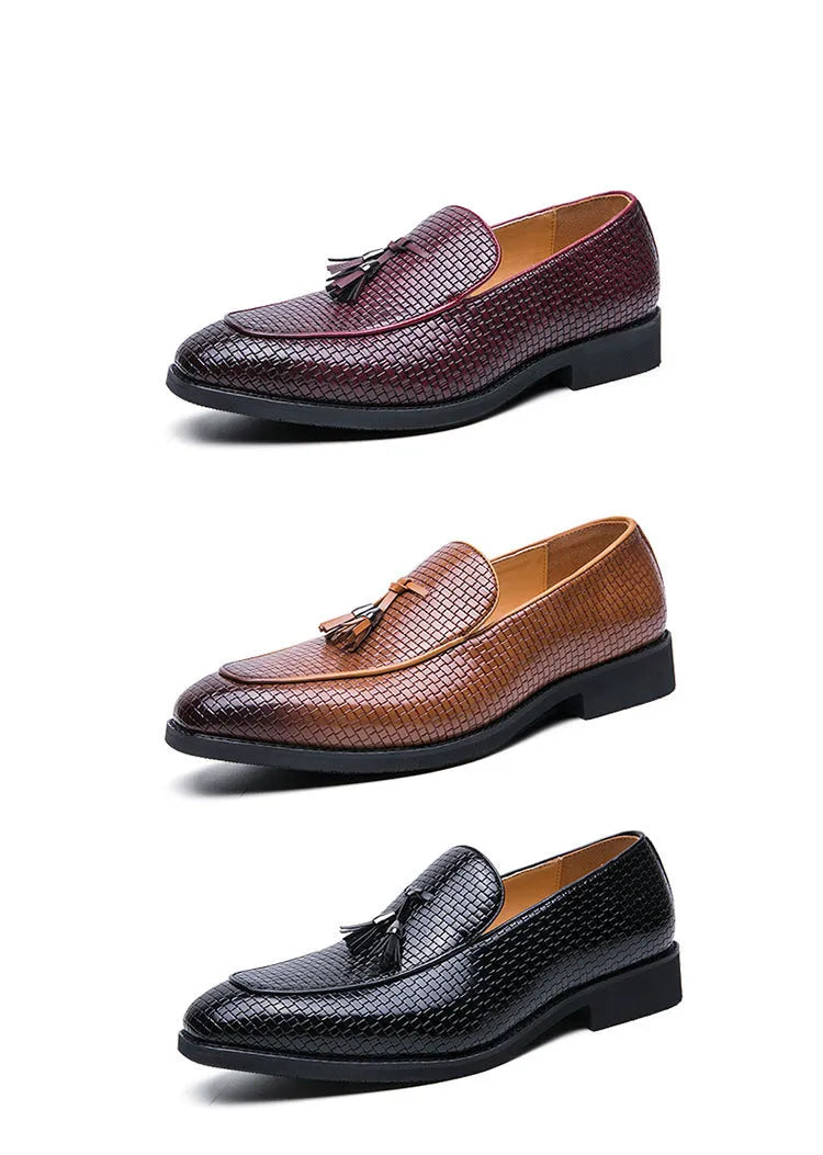 Men's pointed black slip-on shoes with tassel decoration and artificial PU uppers