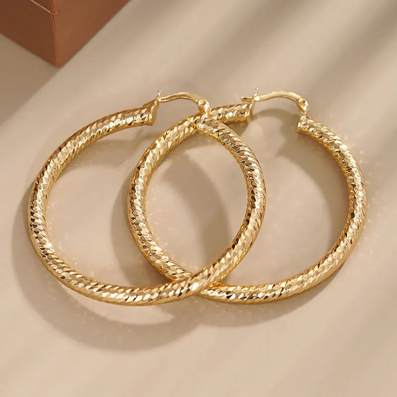 Women's geometric ring design ear clips in electroplated copper with drop-shaped modelling