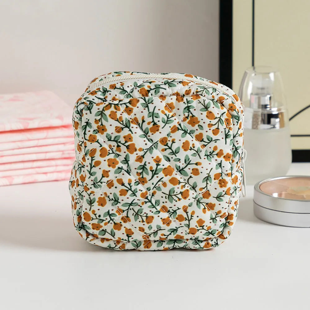 Women's key storage wallet with floral patterns in breathable polyester material