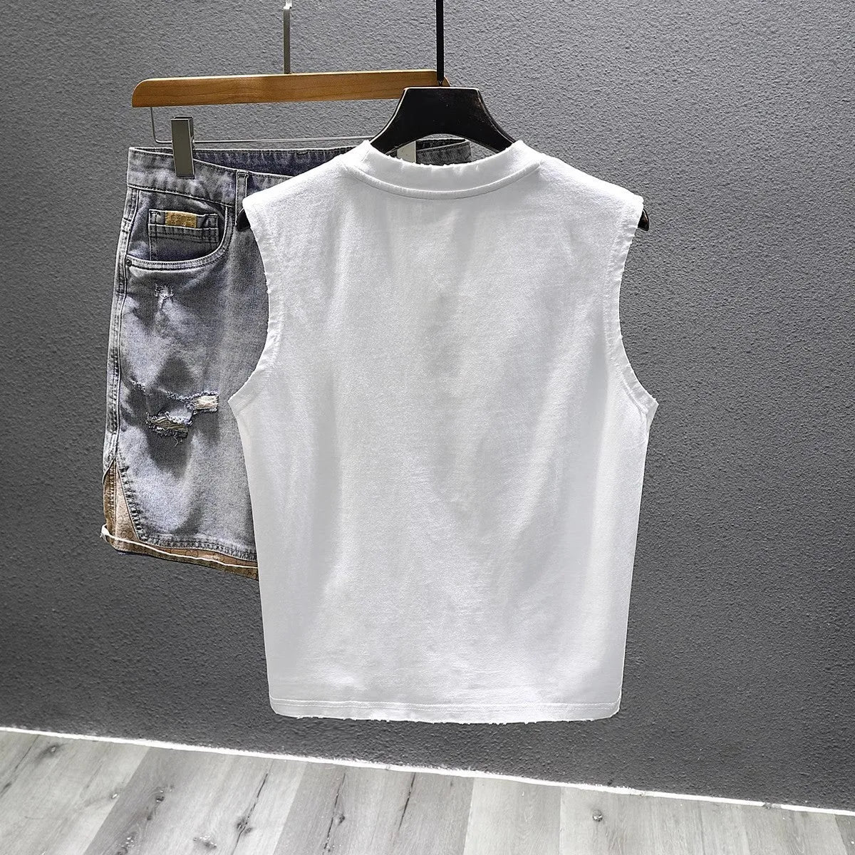 Cotton sleeveless t-shirt in loose fit with straight hem design for fitness and casual wear
