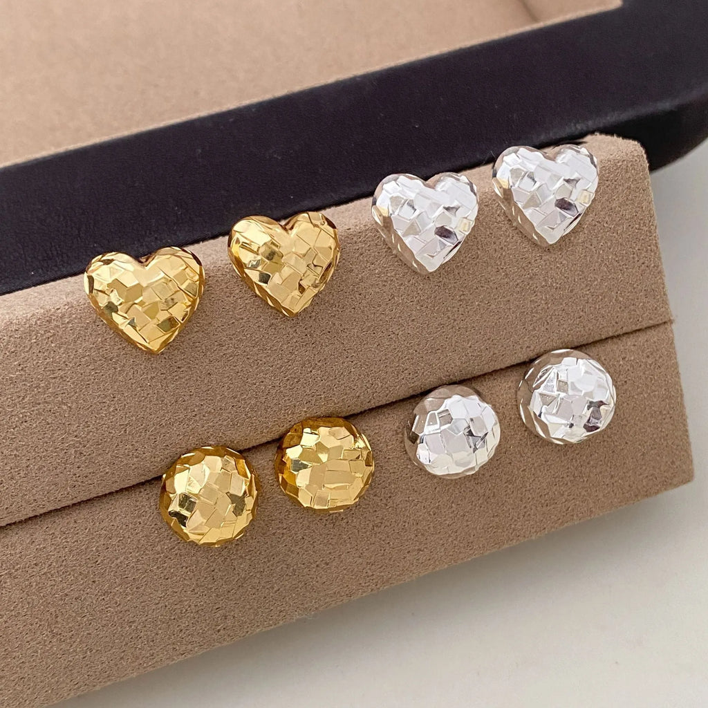 Gold copper heart shaped ear clips without ear holes on non-pierced earlobe, simple style