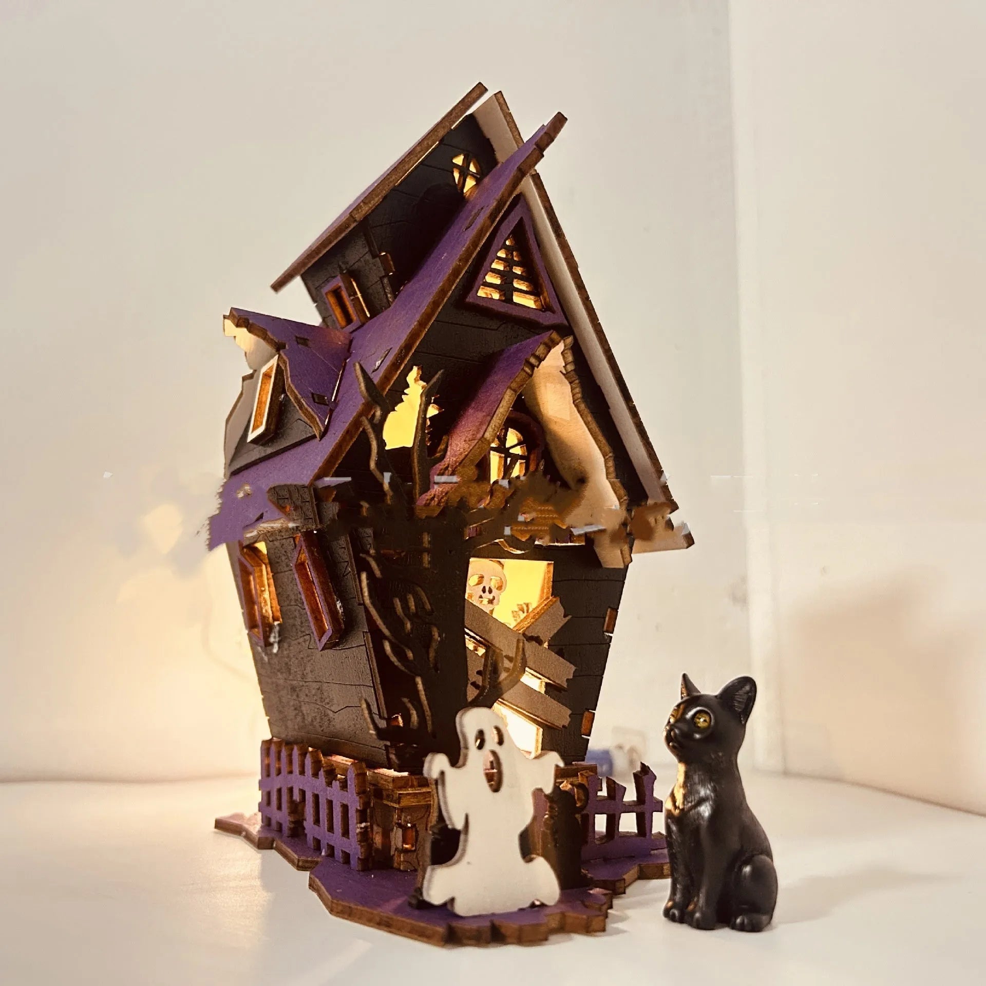Wooden haunted house Halloween decoration measuring 14x10.5x19cm for candle illumination