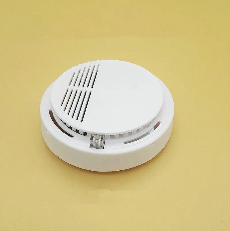 White SS-168 ceiling-mounted household smoke alarm with sound and light alarm