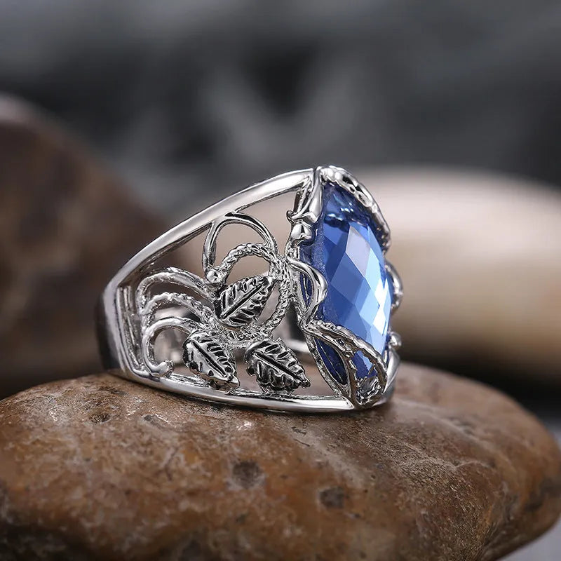 Blue crystal horse eye geometric ring for women in alloy with size options