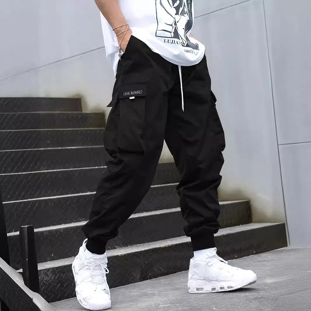 Men's multi-pocket cargo pants in polyester, loose fit, mid waist, drawstring, nine colours, sizes S to 3XL.