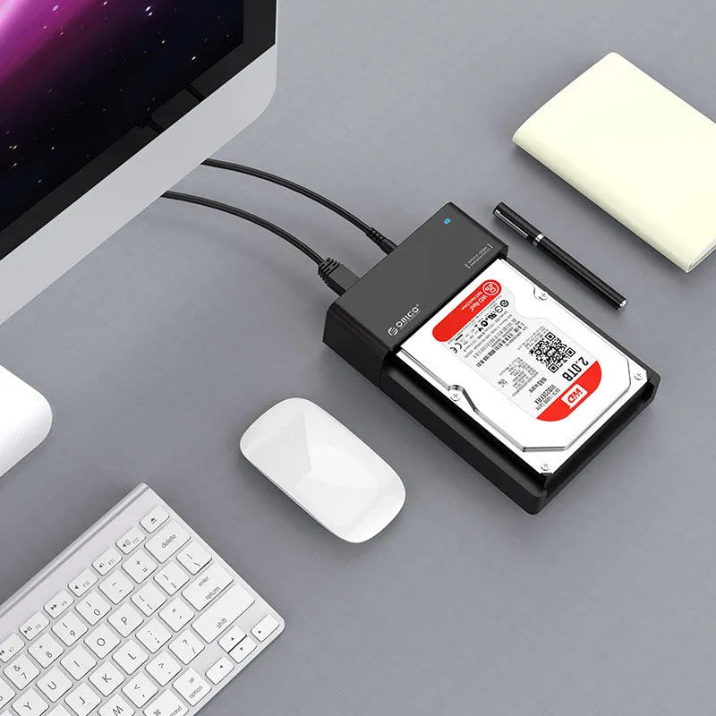 Black plastic universal hard disk box for 2.5 inch and 3.5 inch SATA drives with data cable