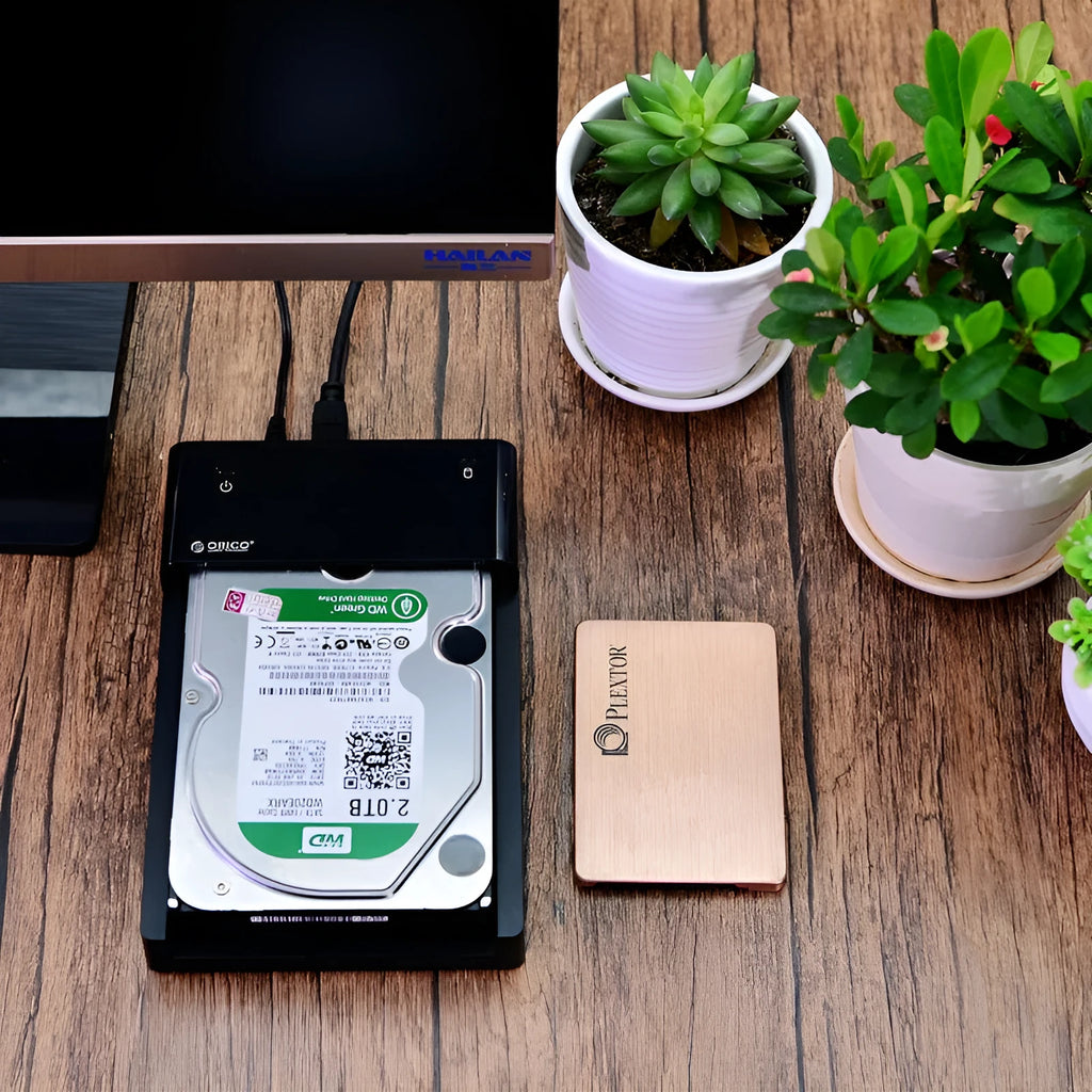 Black plastic universal hard disk box for 2.5 inch and 3.5 inch SATA drives with data cable