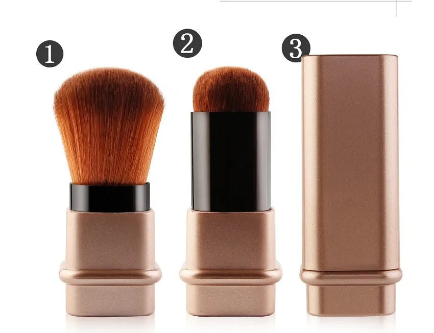 Portable single makeup brush with man-made fibre bristles and plastic handle in gold or silver, 8.1cm size, 40g weight