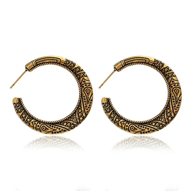 Vintage bronze alloy C-shaped earrings with engraved design for pierced ears