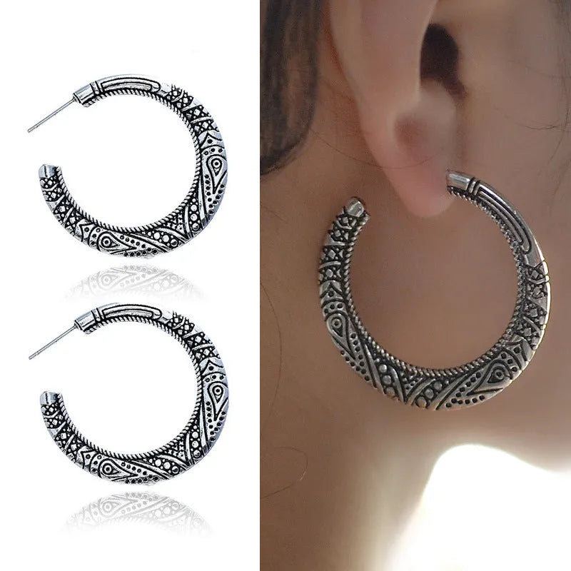 Vintage bronze alloy C-shaped earrings with engraved design for pierced ears