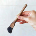 Handmade makeup brush with walnut handle and soft man-made fibre hair, 17.8 cm to 19.8 cm, for blush highlight and contour powder