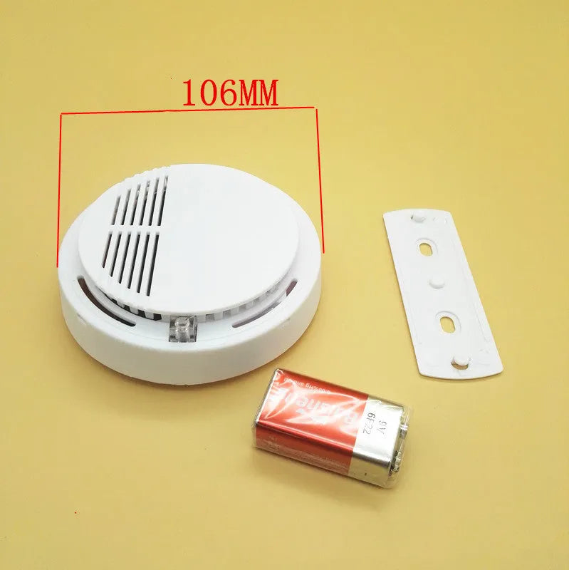 White SS-168 ceiling-mounted household smoke alarm with sound and light alarm