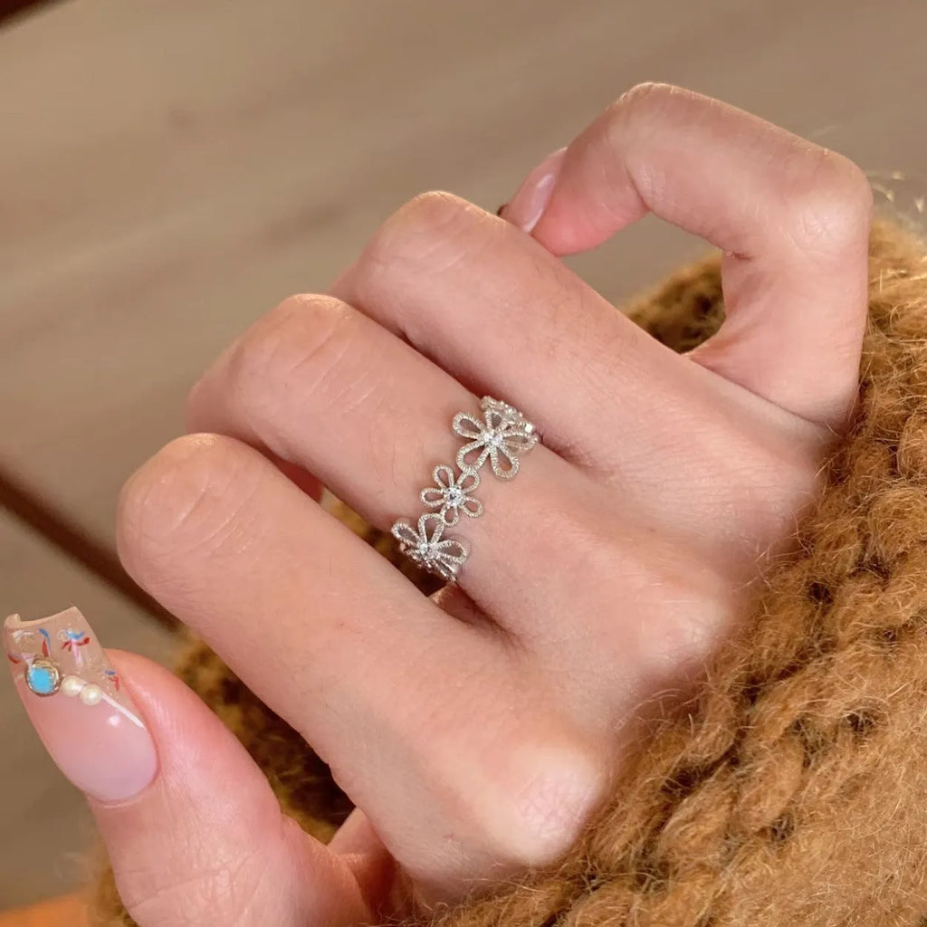 Copper lace hollow five petal flower ring for women with electroplated finish