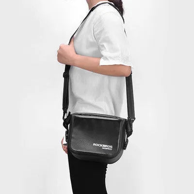 Black bicycle front bag 22x18x11cm in 840D nylon and waterproof fabric with reflective detail