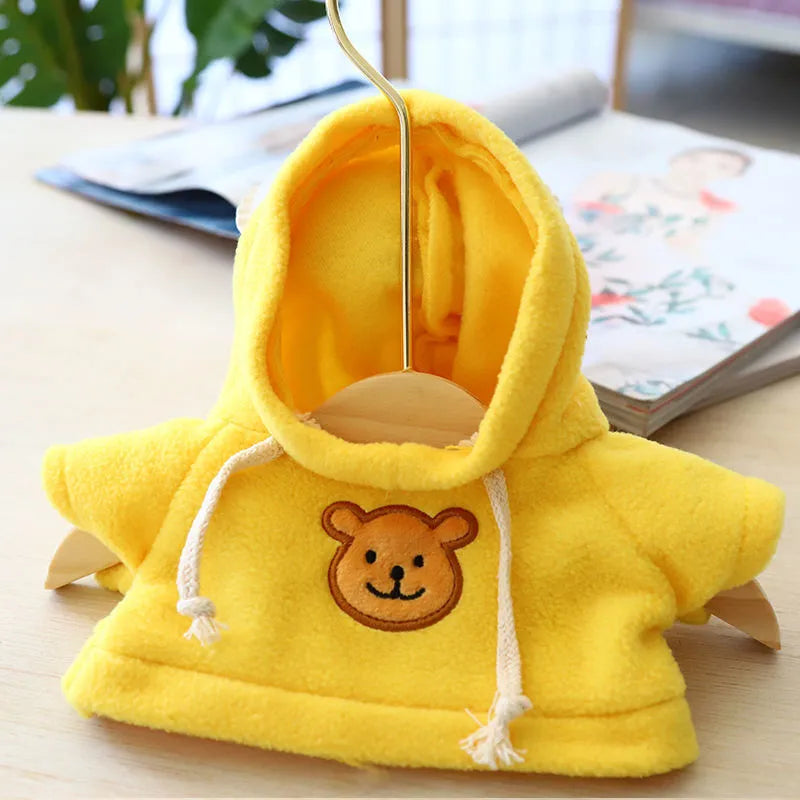 Medium and large dog sweaters in cloth material with hoodie styles and six colour options