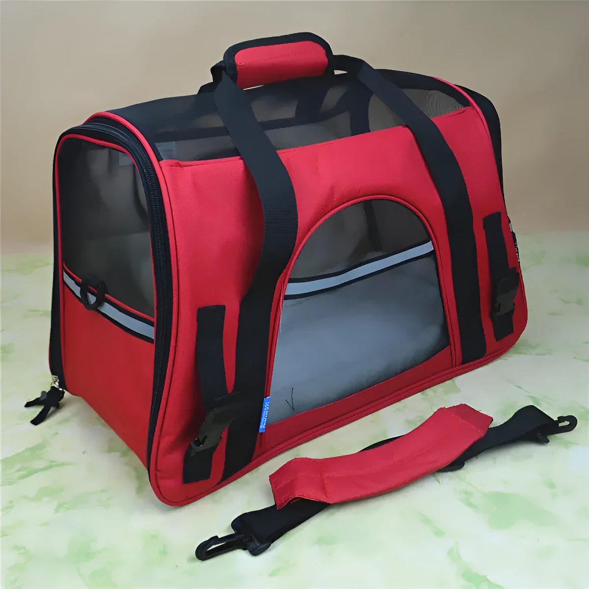 Breathable portable pet handbag made of 600D oxford cloth, nylon mesh and lamb cashmere for small dogs and cats.