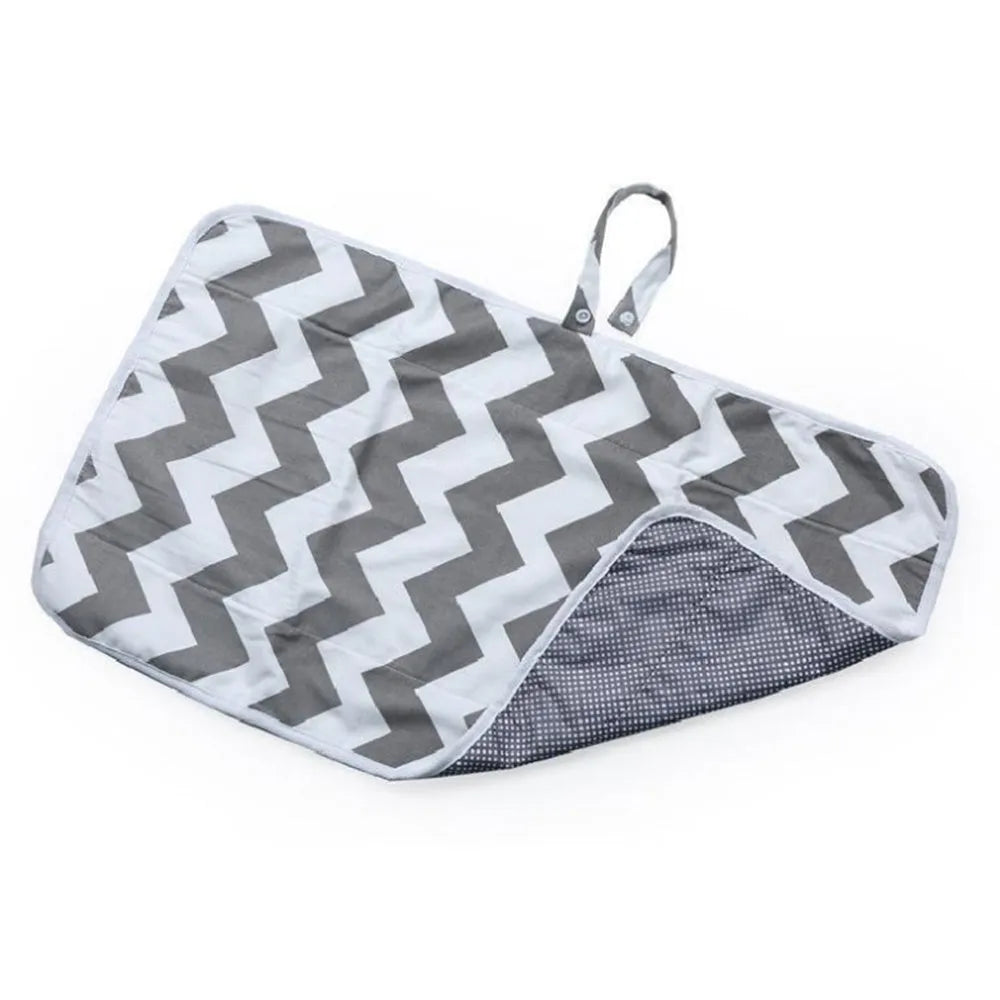 Portable diaper changing mat in oxford cloth, 70 x 50cm, folded size 38 x 17cm, with toy rings and strap