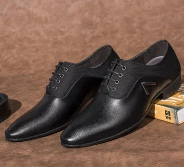 Men's Oxford shoes in artificial PU leather with rubber sole, available in black, brown and yellow colours