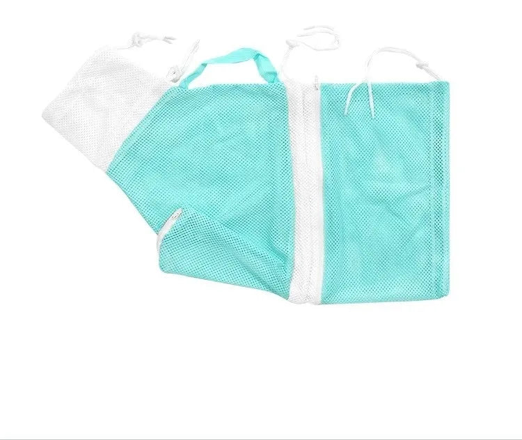 Fifth-generation cat grooming bag in grey and white colour with detachable design for nail trimming