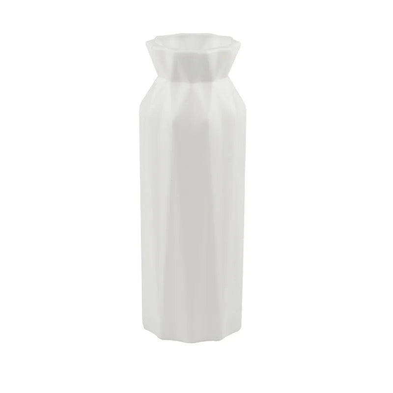 Green drop-resistant melamine plastic vase with a 7.2 cm bottom diameter.