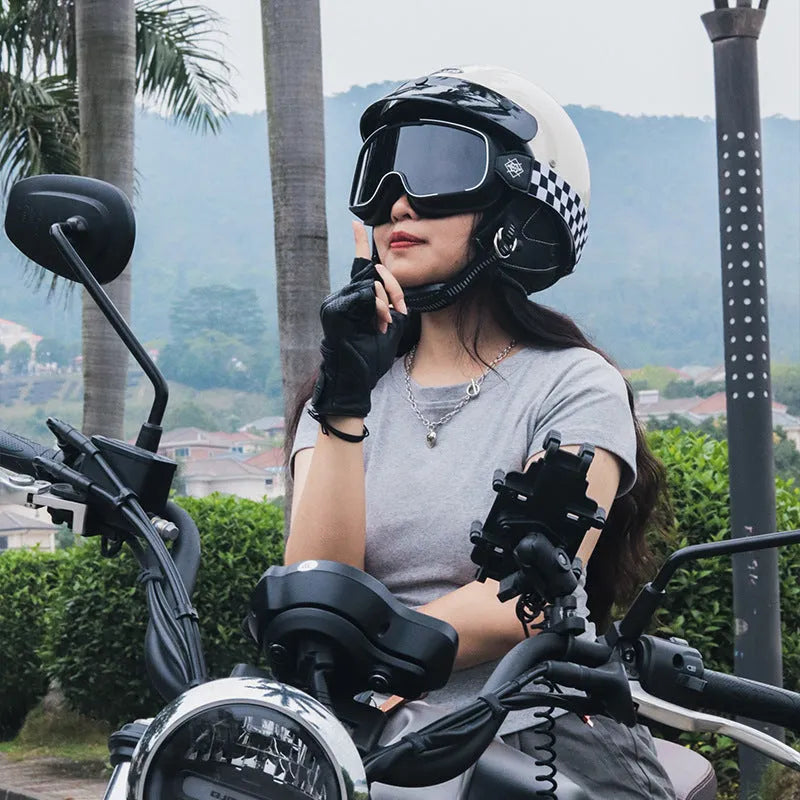 Retro motorcycle helmet in ABS plastic available in four colours and sizes
