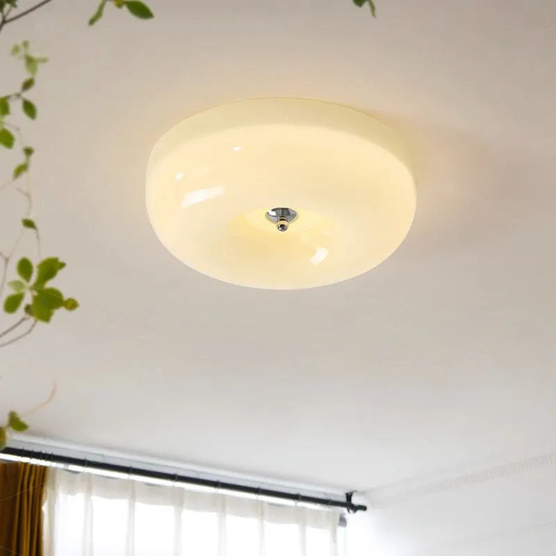 Cream-coloured American-style bedroom ceiling light fixture with three-colour lighting, shown in 30cm and 40cm size options.
