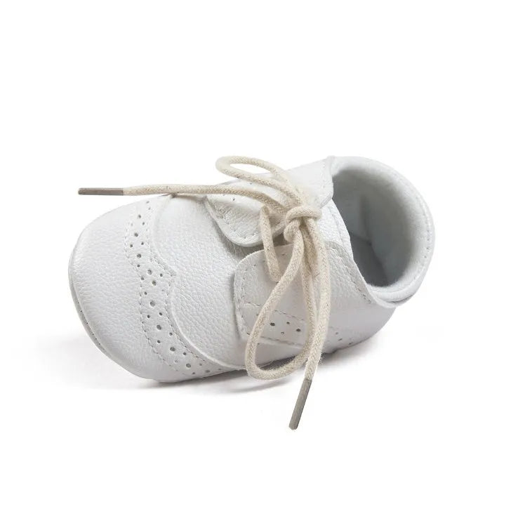 Vintage style baby soft-soled walking shoes in synthetic leather available in four colours