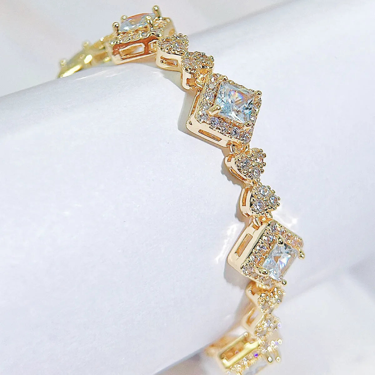 All-match diamond zircon bracelet for women in silver with geometric love/heart motif