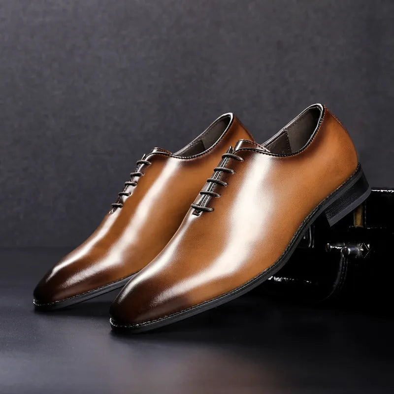 New leather hand-polished business shoes for men, black colour, small round toe, low upper