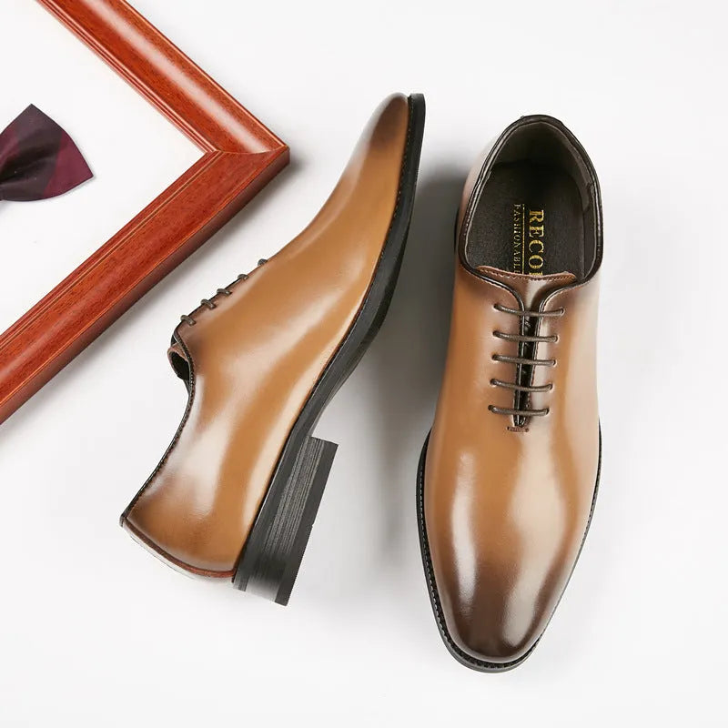 New leather hand-polished business shoes for men, black colour, small round toe, low upper