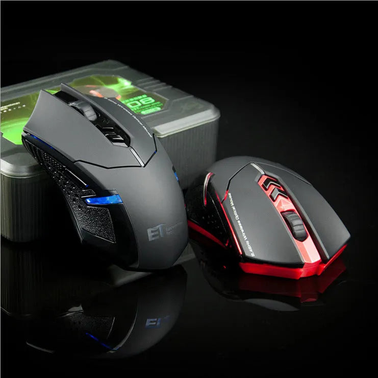 Wireless gaming mouse with 4000 DPI, 7 buttons, and four-way scroll wheel, black colour