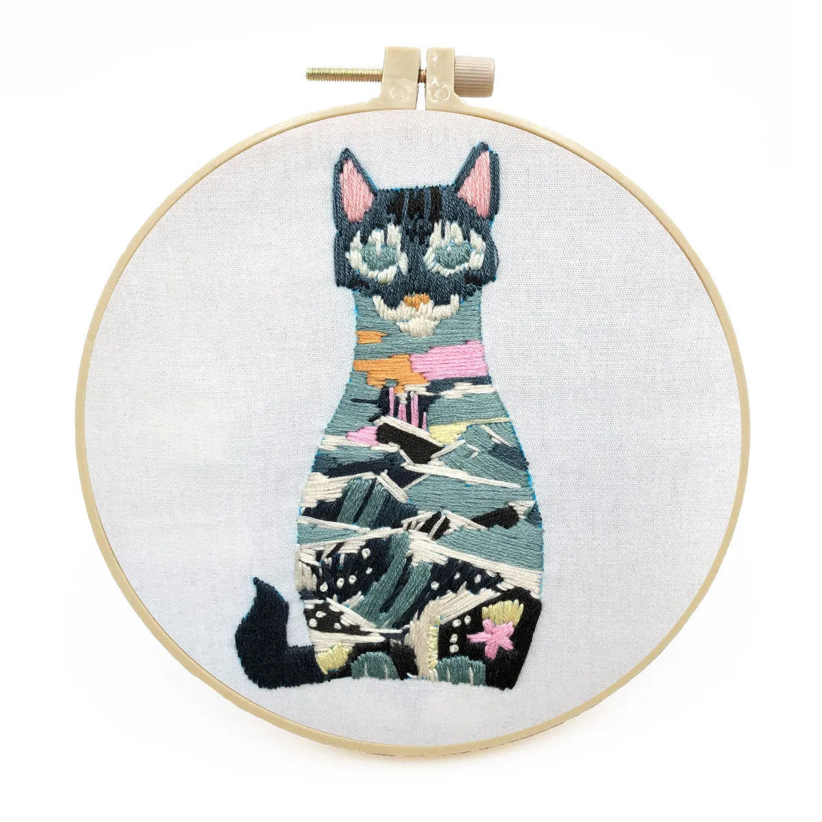 DIY three-dimensional cat embroidery kit for beginners with cotton fabric, threads, and a 15cm hoop.