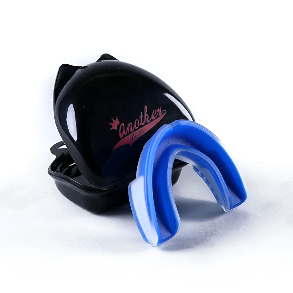Double-sided silicone mouth guard in black and white for boxing basketball teeth protection, size S