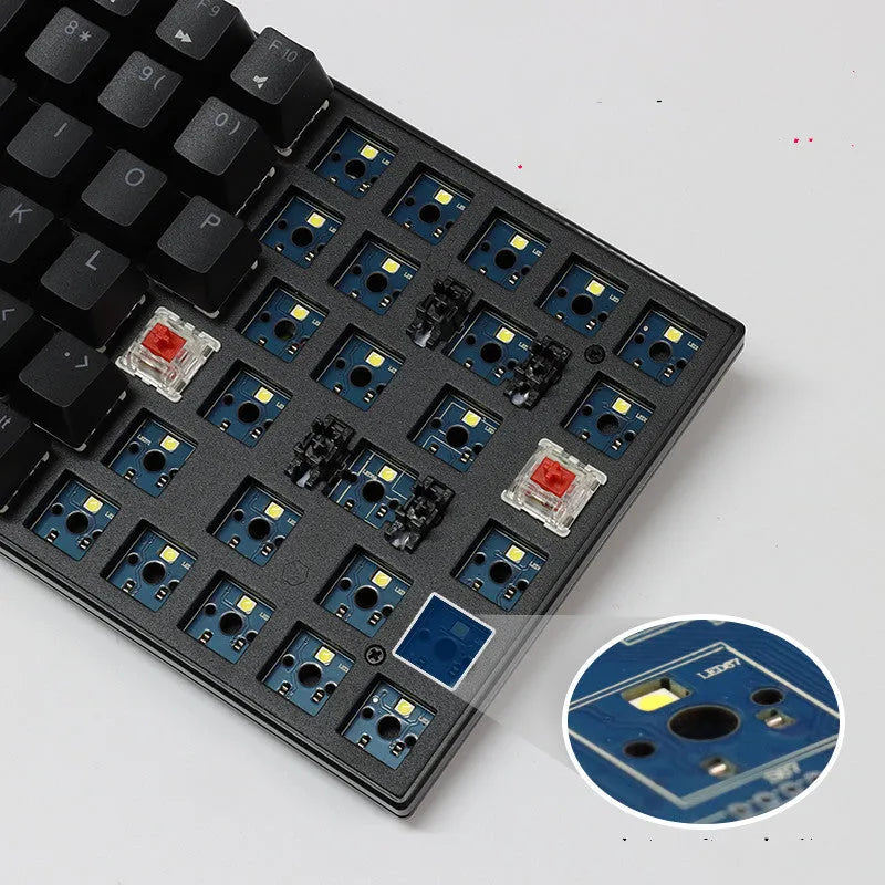 84-key three-mode wireless mechanical keyboard in white or black with red tea green plug-in shafts and white backlight