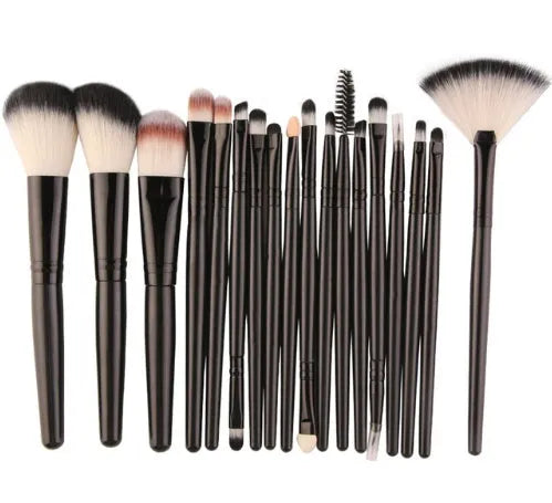 MAANGE 18-piece makeup brush set with fan-shaped contouring brushes