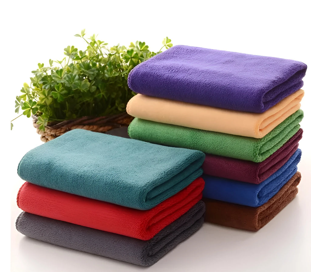 Microfiber pet towel in blue, super absorbent, available in 40x60cm and 60x160cm sizes for drying dogs and cats.