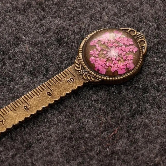 Handmade dried gypsophila flower bookmark ruler with lace flowers and four-leaf clover design