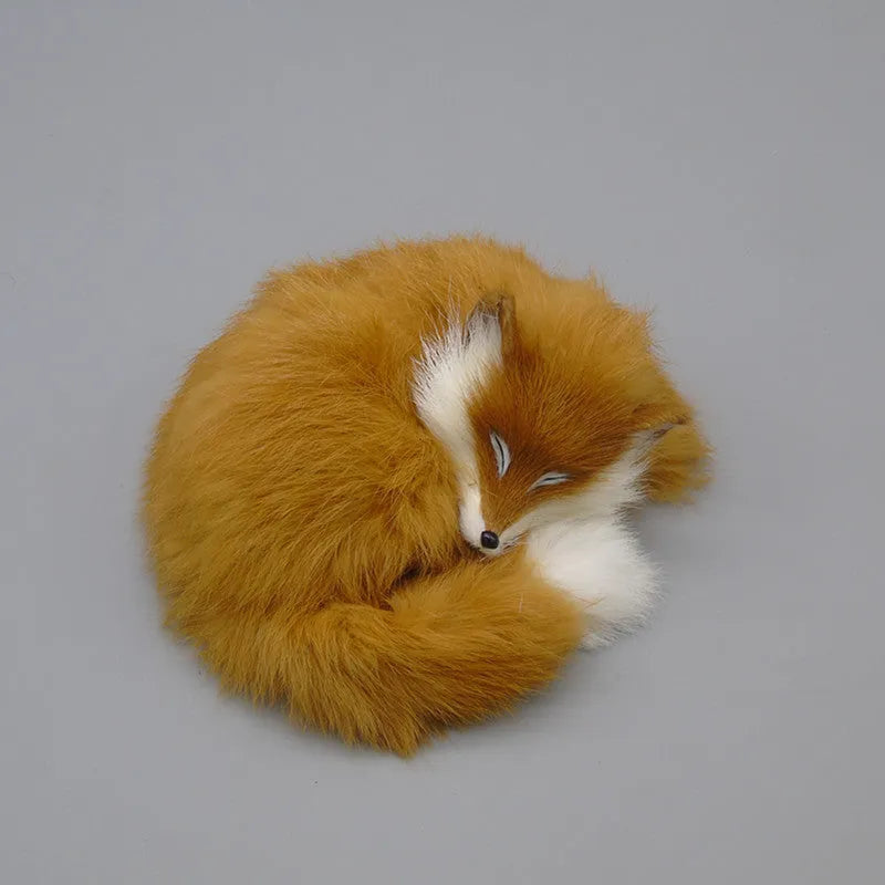 Artificial white fox fur handicraft decoration on a car dashboard, showing its 15cm size.