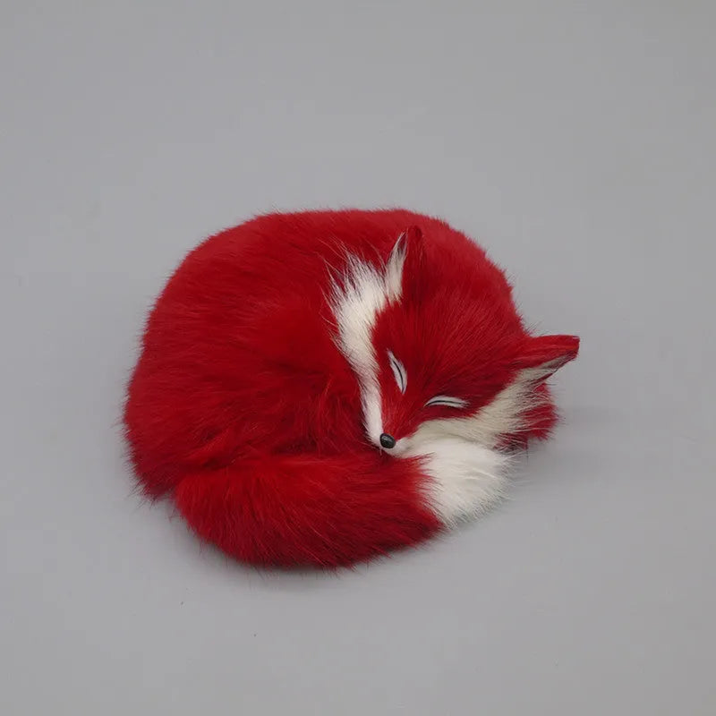Artificial white fox fur handicraft decoration on a car dashboard, showing its 15cm size.