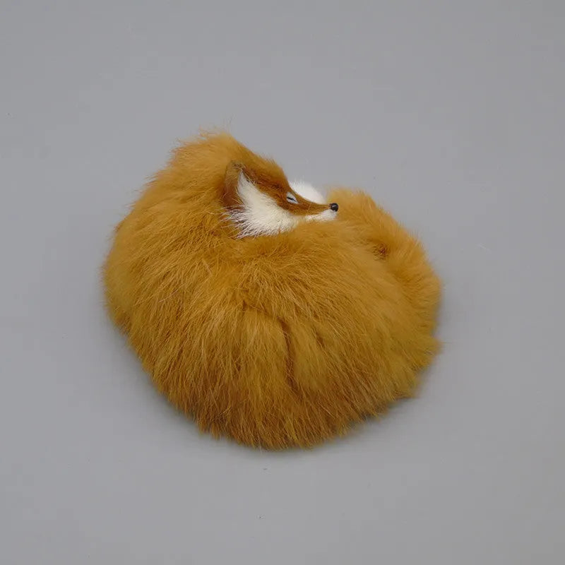 Artificial white fox fur handicraft decoration on a car dashboard, showing its 15cm size.