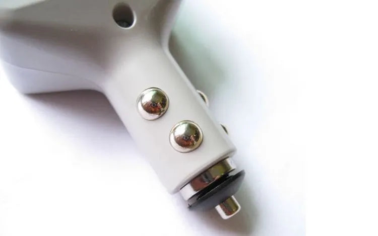 011C car charger adapter with USB output for mobile phone charging from cigarette lighter socket