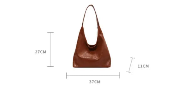 Casual soft PU leather large capacity shoulder bag in street style with sandwich pocket.