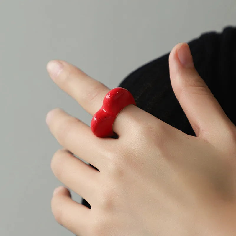 Three-dimensional enamel heart ring in multiple colours on a zinc alloy band.